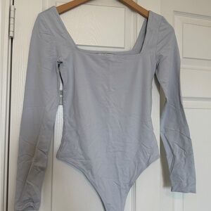 Babaton Square-Neck Long Sleeve Bodysuit in Pale Gray